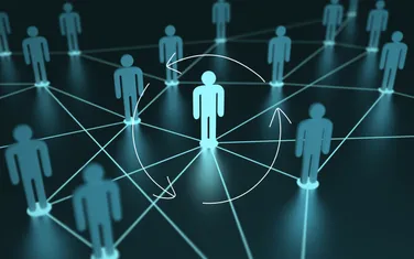 Symbolbild Reichweite mit LinkedIn, Figuren mit Verbindungslinien